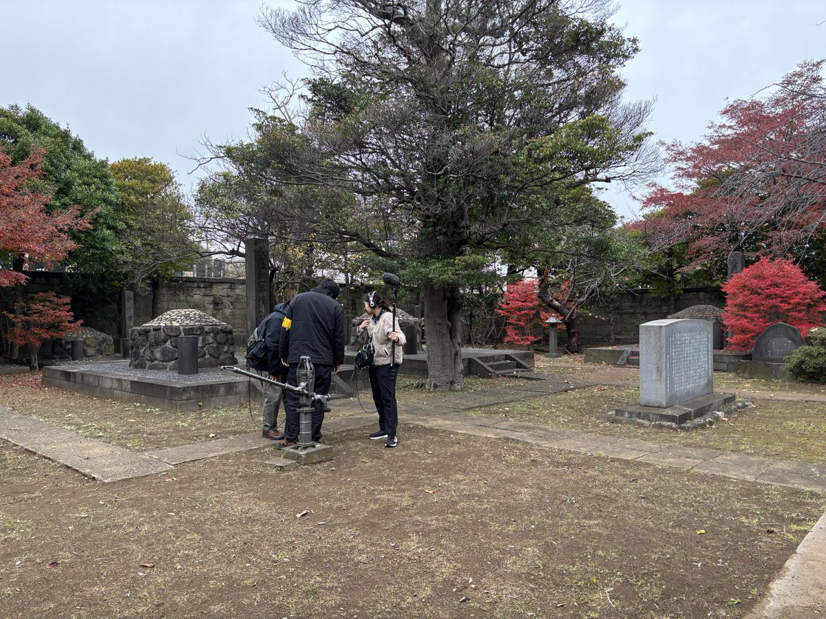 yamagishimadam's tweet image. 本日、フジテレビの取材を受けました。

墓じまいはもう国民的課題ですね。

機材が面白くて
レポーターの真似っこもさせてもらいました😂

今日は雑誌2誌、テレビ2局の取材デー

上京するといつもスケジュールが満杯です。

一昨日は、NHK交響楽団メンバーや音楽関係者とゴルフ⛳️…