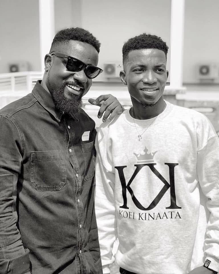 _MukadasMaestro's tweet photo. Sarkodie really spoil there give Kofi Kinaata wow. Stream #HaveMercy2 by @KinaataGh https://t.co/WibJIBeGqK https://t.co/6tSeF1ZRdK