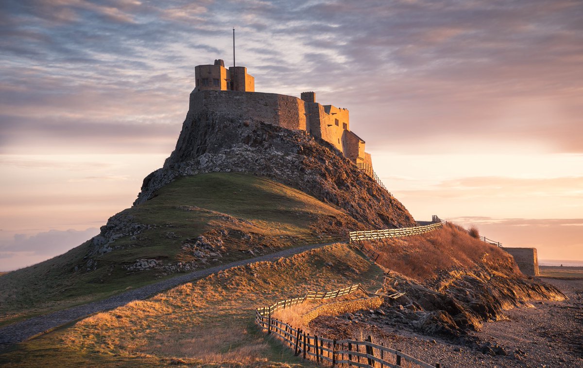 jimscottphoto's tweet image. Lindisfarne castle