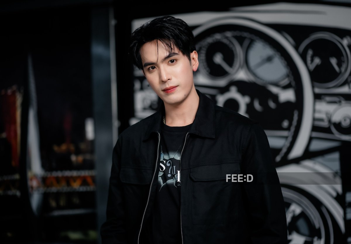 ฟังเรื่องราวชีวิตลึกๆ และการพบกันครั้งแรก ของ 2 นักแสดงมากความสามารถ “ตั้ว คณิศร” และ “เป็นต่อ จีรภัทร” กับผลงานซีรีส์ สุดลึกลับ “ใครในกระจก (Mystique in the Mirror)”
.
แฟนๆ สามารถติดตามสัมภาษณ์ของทั้งคู่ได้วันนี้ (03 ธ.ค. 68) เวลา 20.00 น. ทาง FEED #.FEEDxTouPentor
.
ภาพทั้งหมด: