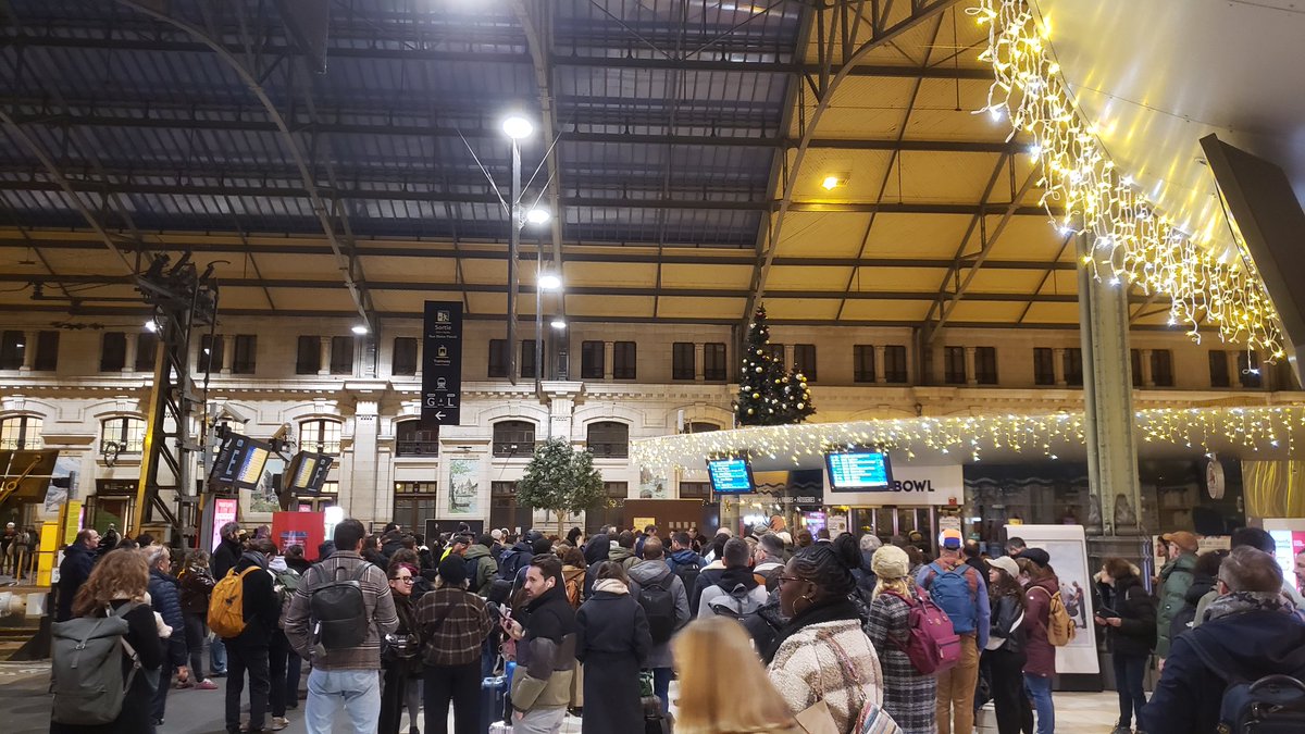 MetropolisInAsk tweet media