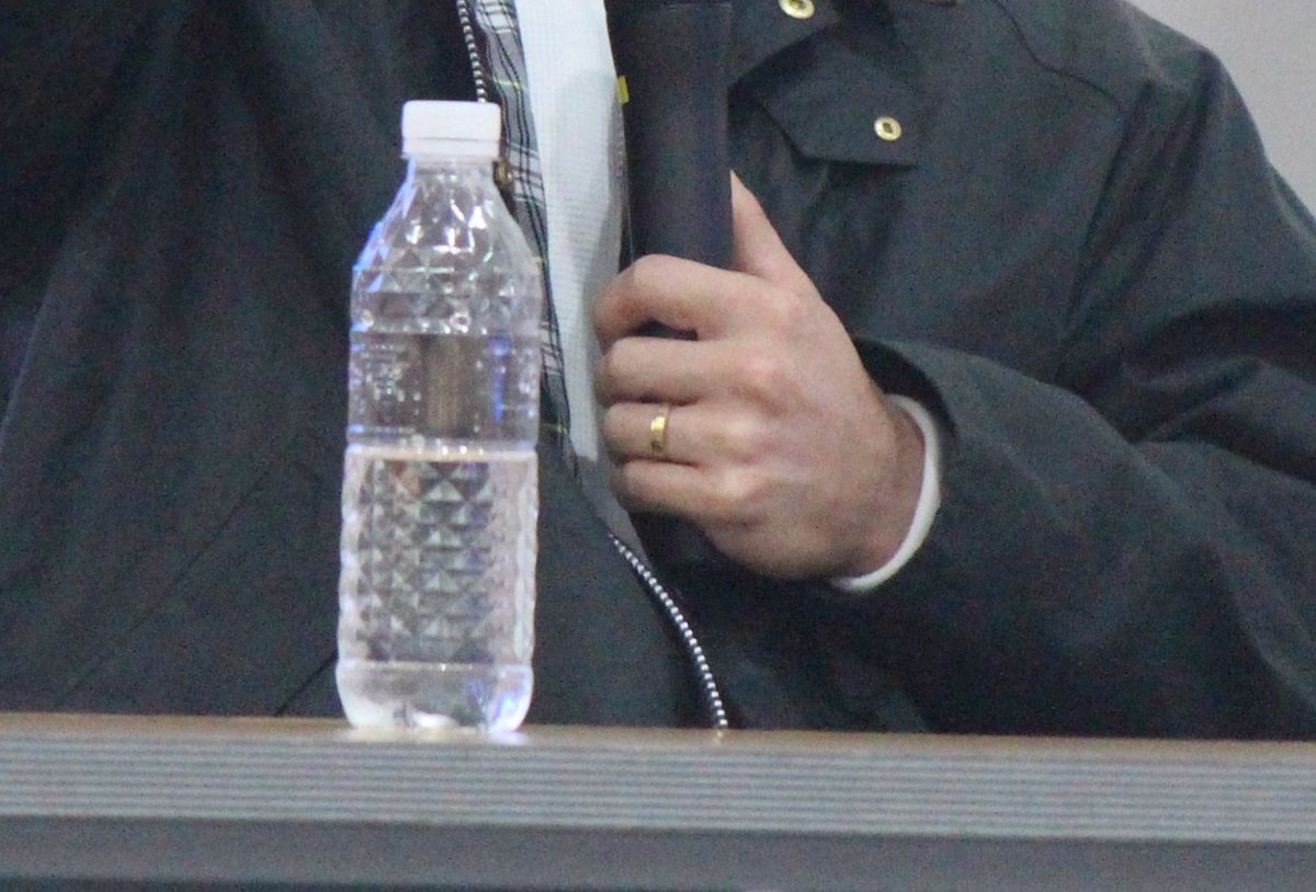 김성윤 네번째 손가락에 반지👀 👀