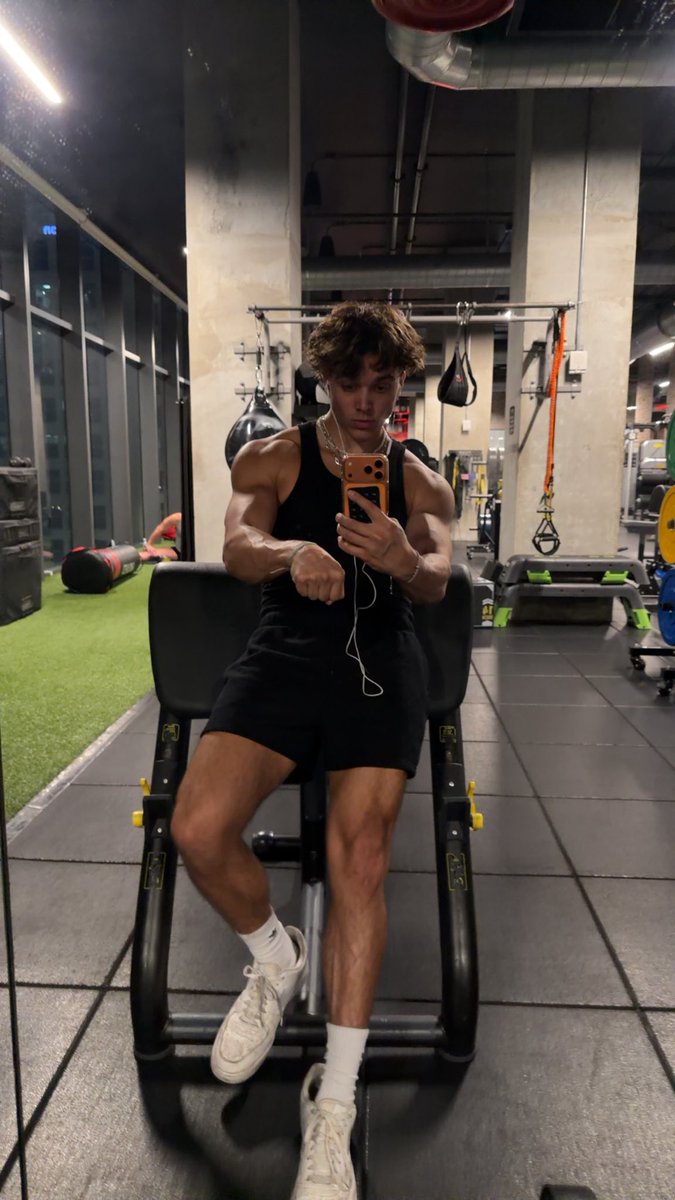 RETWEET GAME🤑

$3/$3/$3💰
MAX 3 COMMENTS🗣️
10 MINUTES⏰

LET’S RINSEEE THIS WALLET💳