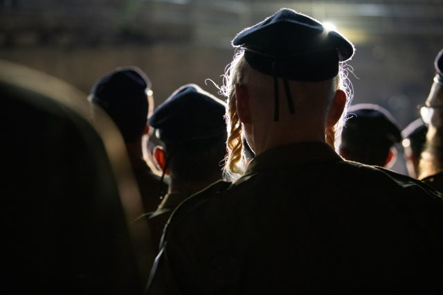 היסטוריה בצה"ל: טקס הסיום של קורס מפקדי הכיתות הראשון של חטיבת החשמונאים נערך אתמול (שלישי) בראשות מפקד החטיבה, אלוף-משנה א׳, ובהשתתפות מפקדים ומשפחות בוגרי ההכשרה.
srugim.co.il/?p=1271433
(צילום: דובר צה"ל)