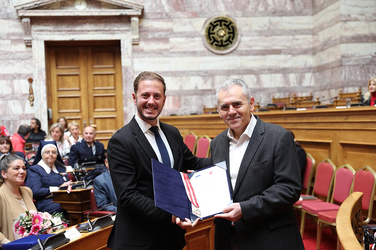 Στη #Βουλή βραβεύσαμε εθελοντές αιμοδότες. Η αιμοδοσία συνιστά έμπρακτη προσφορά αλληλεγγύης στον πάσχοντα συνάνθρωπο. Με το παράδειγμά τους οι εθελοντές αιμοδότες μάς δείχνουν ότι ο βίος μας πρέπει να διέπεται από υψηλές αξίες που μπορούμε να εφαρμόζουμε στην καθημερινότητά μας.