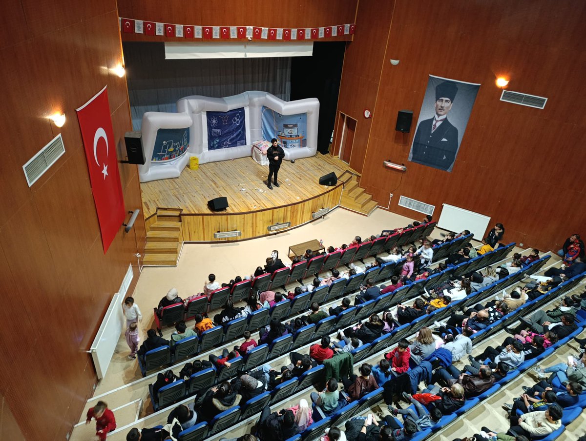 Anka Çocuk Tiyatrosu’nun hazırlamış olduğu “Çokbilmiş ve Süper Dostlar “ konusu ile çocuklar keyifli vakit geçirdiler. @ktbkygm <a href="/etkin/">etkin</a>.kutuphane <a href="/ayhanapaydin_40/">Ayhan Ap🌜dın🇹🇷</a> @mustafadogann68 @kirsehirvaliligi <a href="/kirsehiriktm/">Kırşehir İl Kültür ve Turizm Müdürlüğü</a> @mehmetersoytr @tanerbeyoglu @_ahmetozekmekçi