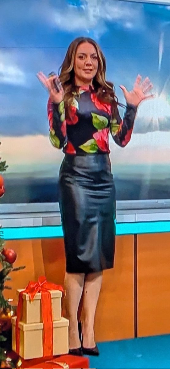 Do love the weather lady in  leather Laura tobin ♥️♥️♥️