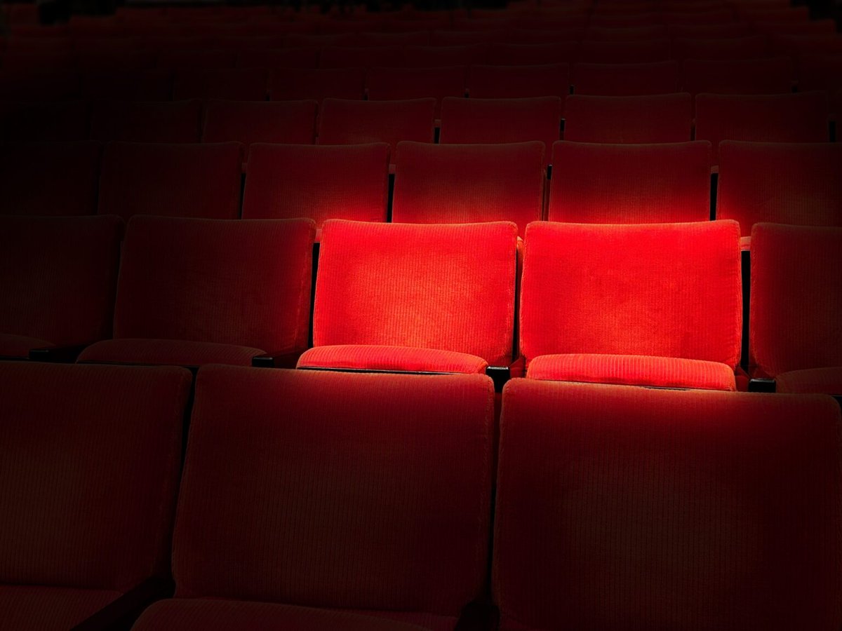 Image for the Tweet beginning: 🎬映画デートで距離を縮めるコツ🎬

━━━━━━━━━━━━━━
気になる人を映画に誘うなら👇
・会話の流れで自然に🎟️
・相手の好みをリサーチ🎞️
・終わった後は褒め言葉を✨
・感想トークで距離を近づけて☕
━━━━━━━━━━━━━━

映画デート成功のポイントはこちら💌… 