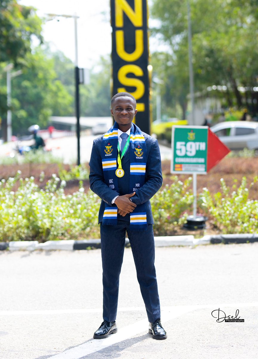 its_officialjjc's tweet photo. J A Y J O E M E N 

Big congratulations to you @Isaac62634005 🥂

#classicmen #suit #bespoketailoring #graduation25 #madeinghana https://t.co/1ckW8EYbmP
