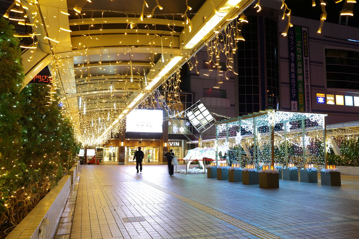 ＼#アスタイルミスタ2025✨／ 

今年の #イルミネーション のテーマは未来！
「未来に続く光のトンネル」や、来年の干支である馬の親子を等身大で表現した「ホログラムホース」を設置！圧巻の景色をぜひ観に来てください💫

📅～令和8年1月31日（土）まで
📍田無駅北口ペデストリアンデッキ

#西東京市