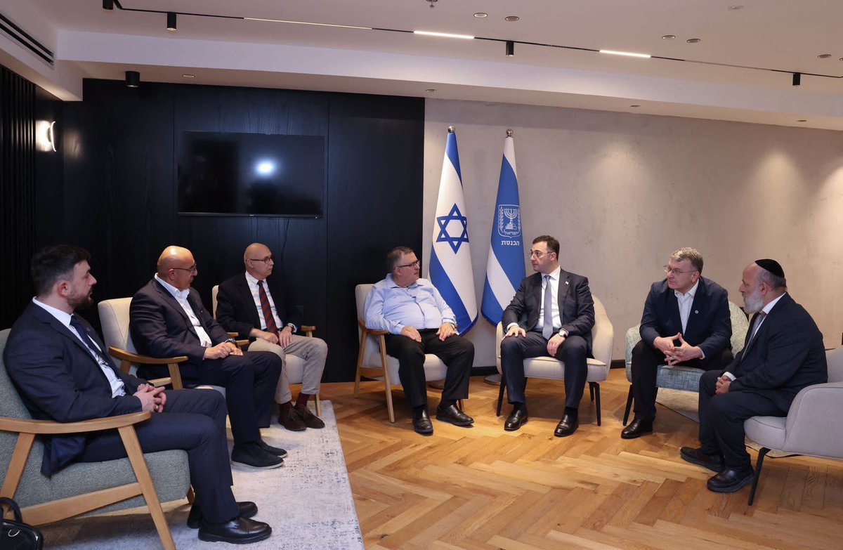 During my visit to the 🇮🇱, I met with David Bitan, Head of the Knesset's 🇬🇪🇮🇱 Friendship Group and Economic Committee. Discussed strengthening bilateral cooperation, especially in the areas of agriculture and innovation