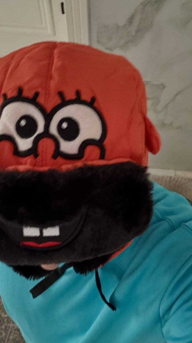 Realpshoy's tweet photo. What a silly hat, love it.  😻 https://t.co/3LmLuSBNCj