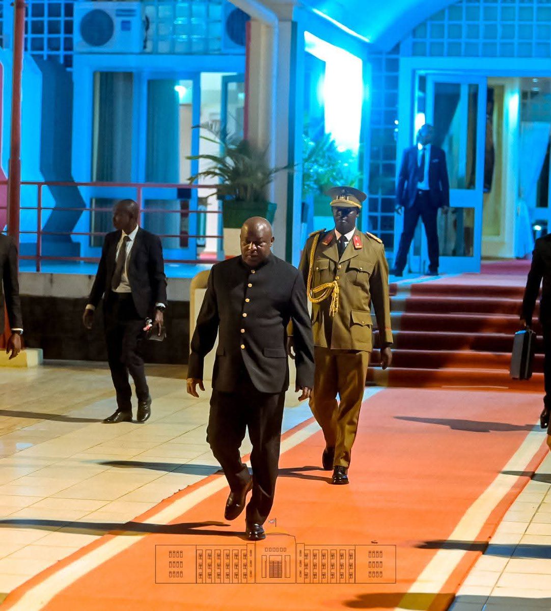 WWalamina's tweet photo. Le Présiden du #Burundi, Son Excellence Evariste Ndayishimiye , a pris l'avion ce 02/12/2025 à destination de Washington DC. L'objet da son déplacement est  d'assister aux cérémonies de signature de "l'Accord historique de Paix" entre la #RDC et le #Rwanda prévues le 04/12/2025. https://t.co/4QLRHlhPRT