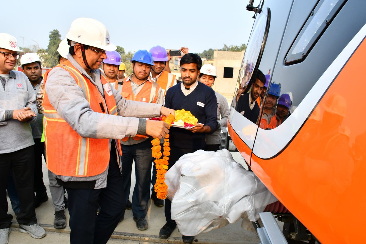 RailAnalysis's tweet photo. #KanpurMetro unveils first #Corridor2 train at #CSADepot and opens #Gate1 at #KanpurCentral on #Corridor1
Read more: https://t.co/Vq8MKOp2cj
#UPMRC #UPMetro #Station #RollingStock #Alstom #MetroTrainset #Metro #UrbanTransit #SustainableDevelopment #RailAnalysis https://t.co/MvpczgCvbA