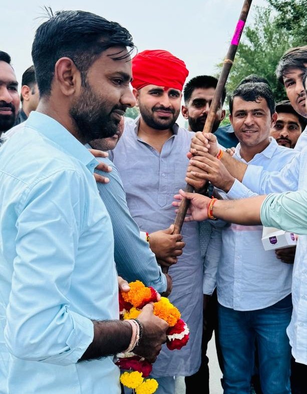 KLRabari_Deesa's tweet photo. राजस्थान शिव विधानसभा से युवा विधायक श्री @RavindraBhati__ जी को जन्मदिन की हार्दिक बधाई एवं शुभकामनाएं।🎂🎂

Deesa ईश्वर से आपके उत्तम स्वास्थ्य एवं दीर्घायु जीवन की कामना करता हूं। https://t.co/mVqzUzqsfx