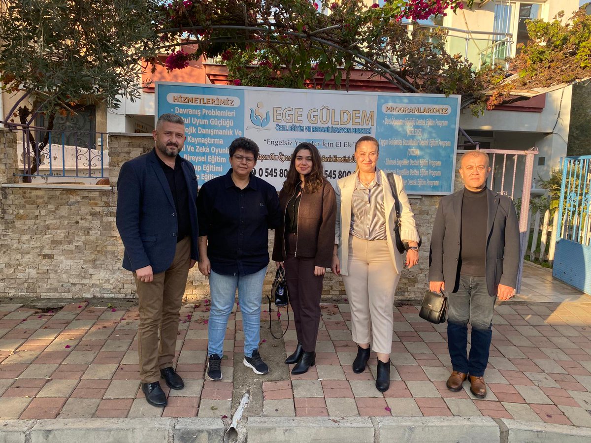 anahtarparti09's tweet photo. Anahtar Parti Aydın İl Başkanlığı olarak Ege Gündem Özel Eğitim ve Rehabilitasyon Merkezi'ndeydik.

Biliyoruz ki en büyük engel sevgisizliktir.

Hayatı paylaşmak ve sevgi ile gülümsemek için hiçbir engel yok. https://t.co/HmfGzaJpSX