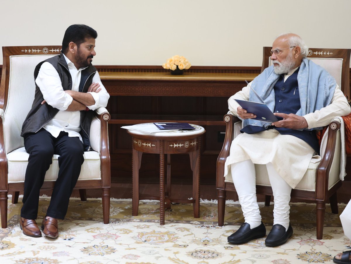 PMOIndia's tweet photo. Telangana CM, Shri @revanth_anumula and Deputy CM, Shri @Bhatti_Mallu, met PM @narendramodi today.

@TelanganaCMO https://t.co/XiMnpBPlFR