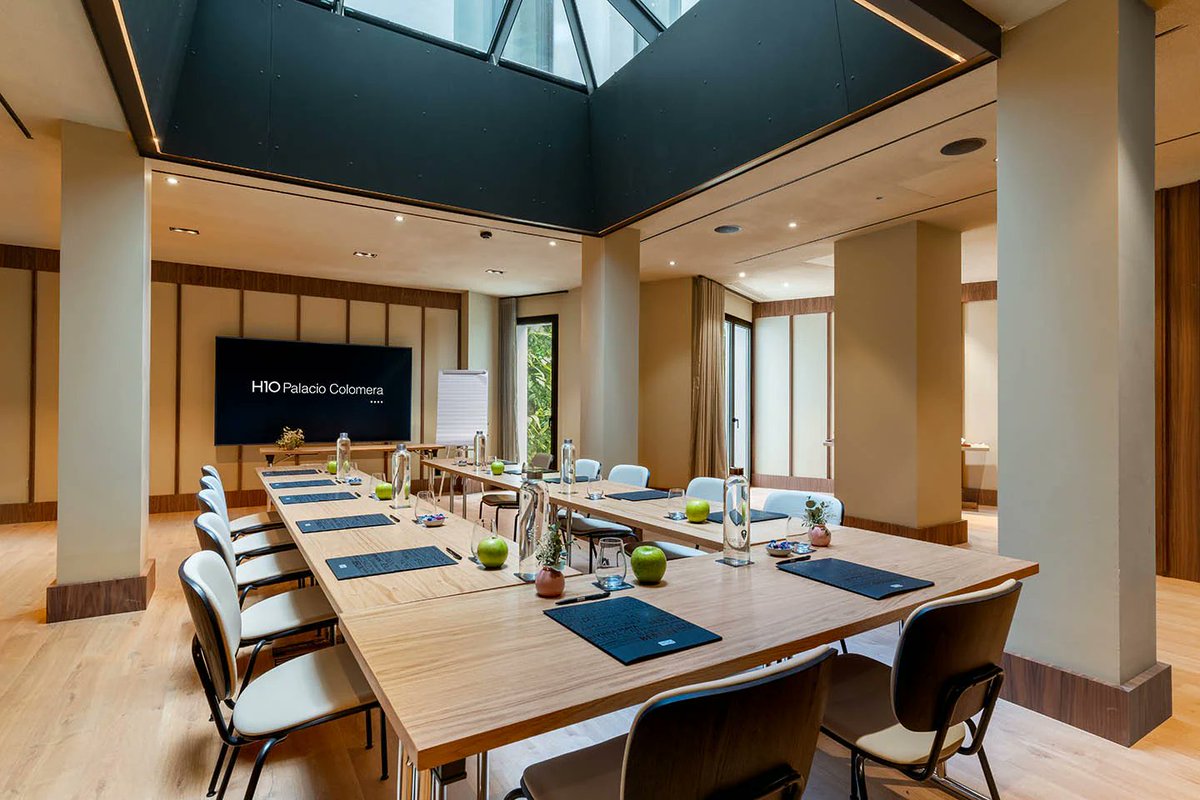 Spanish hotels are boosting MICE tourism with unique spaces such as the Urban (Madrid), the Claris (Barcelona), and the H10 Palacio Colomera (Córdoba) 🌍 Gastronomy, art, design, and sustainability position Spain as a leading destination for the organization of international