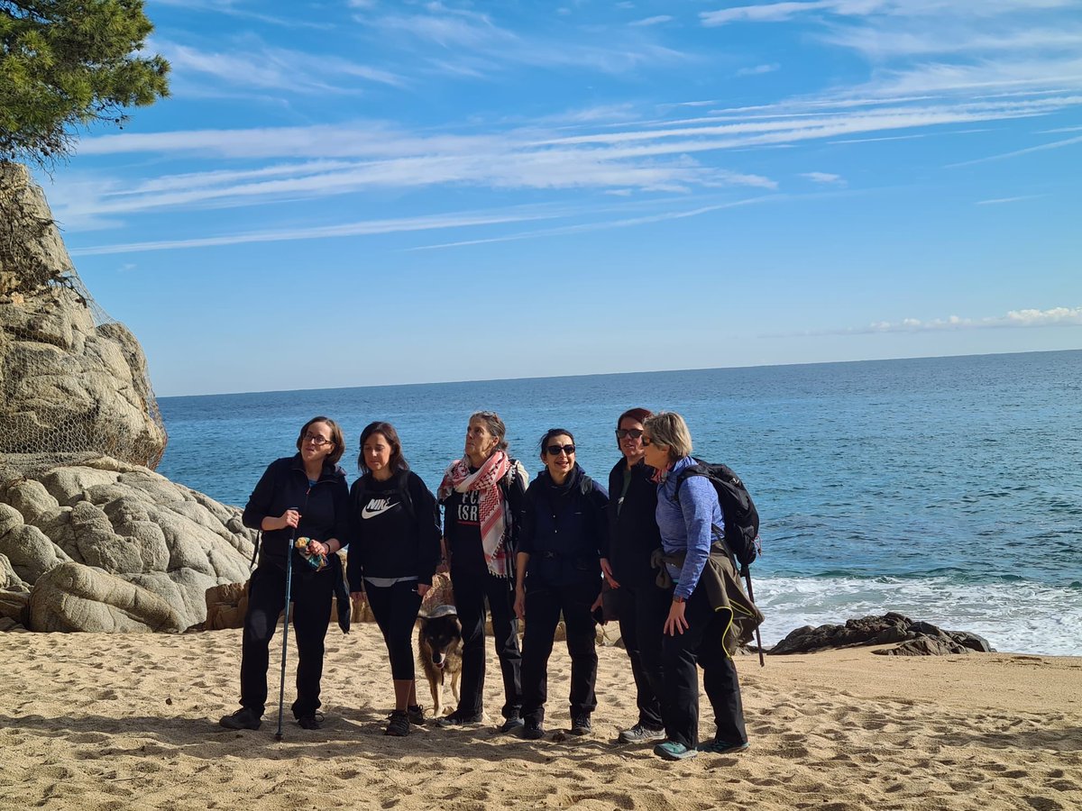 🔵🌊#Cataluña| Nueva salida de ‘Fent Camí <a href="/AEACaP/">AEACaP</a>’ por la Costa Brava con ruta desde Platja d’Aro a Palamós y parada para comer junto a la lonja

☀️Una oportunidad para pasar tiempo en grupo al aire libre en buena compañía para personas afectadas de #cáncerdepulmón y familiares👫