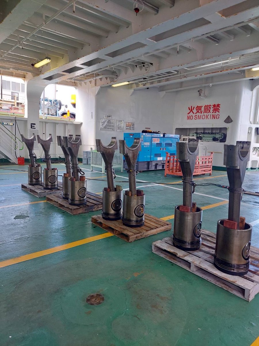 tokyowanferry's tweet photo. 12月1日より清水港でドックに入渠した「かなや丸」。船底の機関室を整備中。
#東京湾フェリー #清水港 #カナサシ重工 #かなや丸 https://t.co/EAhotxoEkF