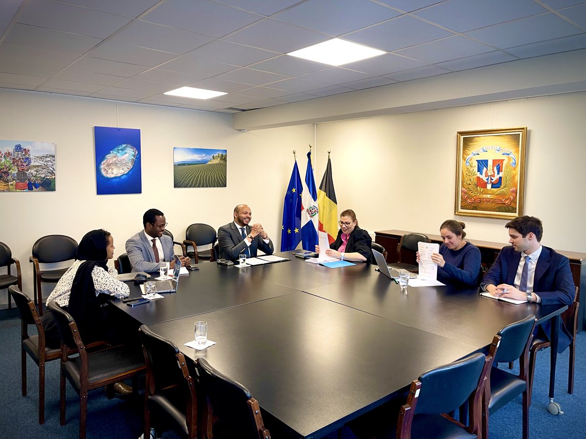 PressACP's tweet image. The Secretary-General of the OACPS, H.E. Moussa Saleh Batraki (@Mbatraki), met with H.E. Joan M. Cedano, Ambassador of the Dominican Republic (@MIREXRD).

Discussions focused on ongoing institutional and financial reforms, preparations for the Malabo Summit, national priorities,…