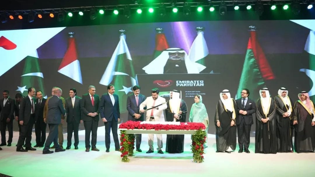 AliSuMiOfficial's tweet photo. گورنر سندھ کامران ٹیسوری کا متحدہ عرب امارات کے 54ویں یومِ اتحاد کی استقبالیہ تقریب سے خطاب اور یو اے ای کی ترقی اور خوشحالی کے لیے نیک خواہشات کا اظہار کیا۔
🇦🇪🇵🇰
@KamranTessoriPk @junaidraza01 @MubeenK190 @NailaQureshi190 @Nabeelh63333582
#AwamiGovernor https://t.co/XkHCvBtRRV