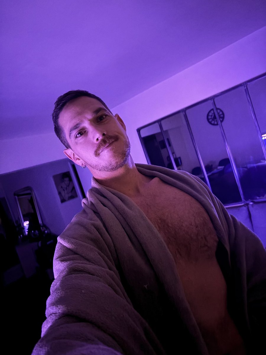 hot physio tweet media