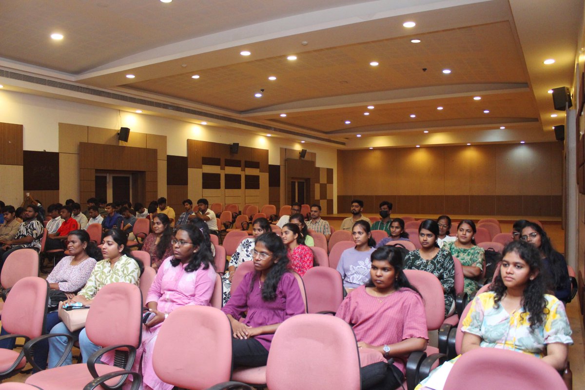 jansonsbschool's tweet photo. The Book Review Club of JSB hosted an engaging session. Ms Dhanush Roshni & Ms Prakalya Dhanaraj, both from the I MBA, presented insightful reviews of “White Nights” by Fyodor Dostoevsky and “Way of Living” by Saint Rampal Ji Maharaj.
#BookReviewClub #Reading #InfinityLearning https://t.co/EsguSvzEPT