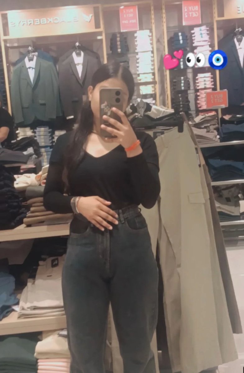 Manu_choudhary4's tweet image. हम लड़कियां जब शॉपिंग करने जाएं और शॉपिंग मॉल में शीशा लगा हुआ मिल जाए तो फिर क्या चाहिए। 😎😀🤳
Mirror Selfie 🤳 😻