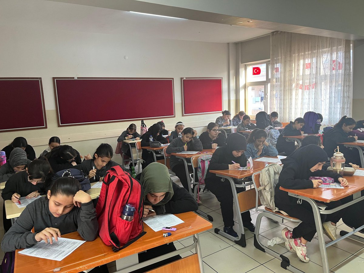 Çedes projesi kapsamında 5-6. sınıflar arasında planlanan “Sen En Çok Kimi Seviyorsun?” kitabının bilgi yarışması gerçekleştirildi.

<a href="/CorluMem/">Çorlu Milli Eğitim Müdürlüğü</a> 
<a href="/hete61/">Hüseyin ERDOĞAN</a> 
<a href="/cedesturkiye/">cedesturkiye</a>