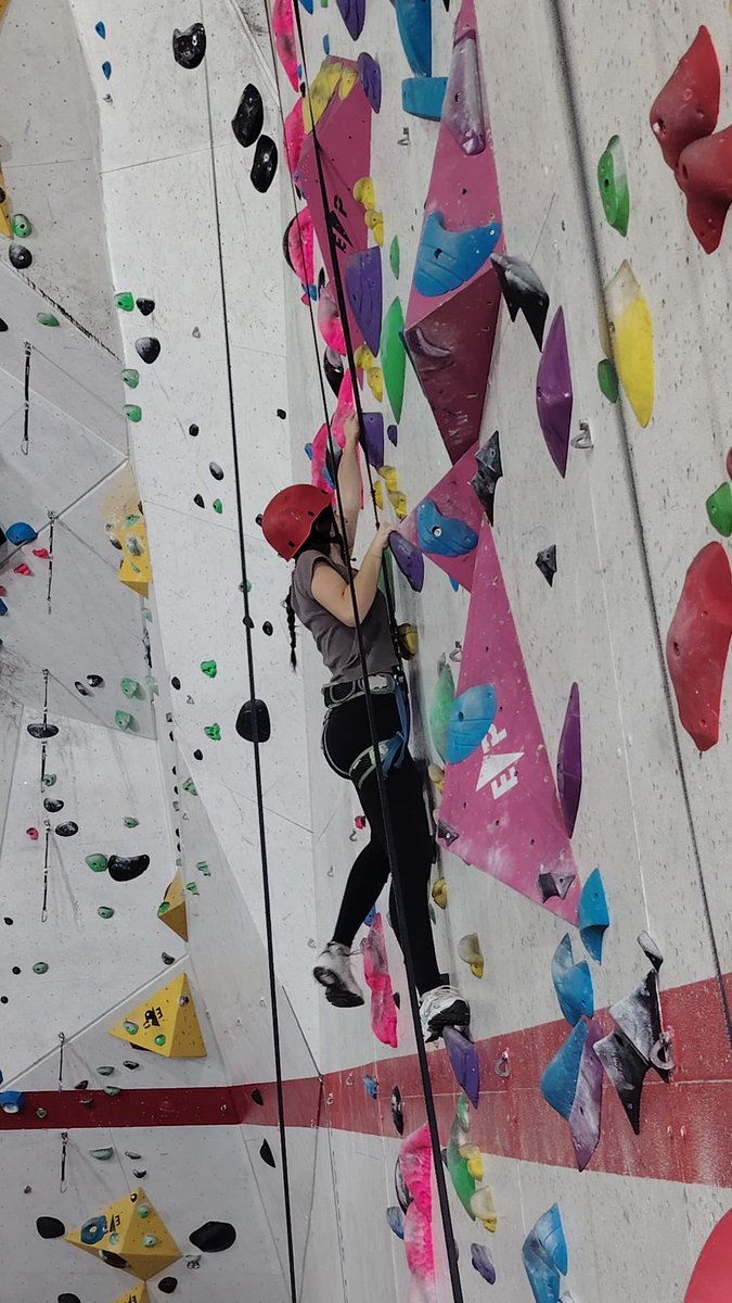 InstitutSants's tweet photo. Ahir l’alumnat de 4t d’ESO va anar al Climbat de La Foixarda i va realitzar una activitat d’escalada. #climbat #escalada #4tESO #Educaciófísica https://t.co/hEiGNAH29c