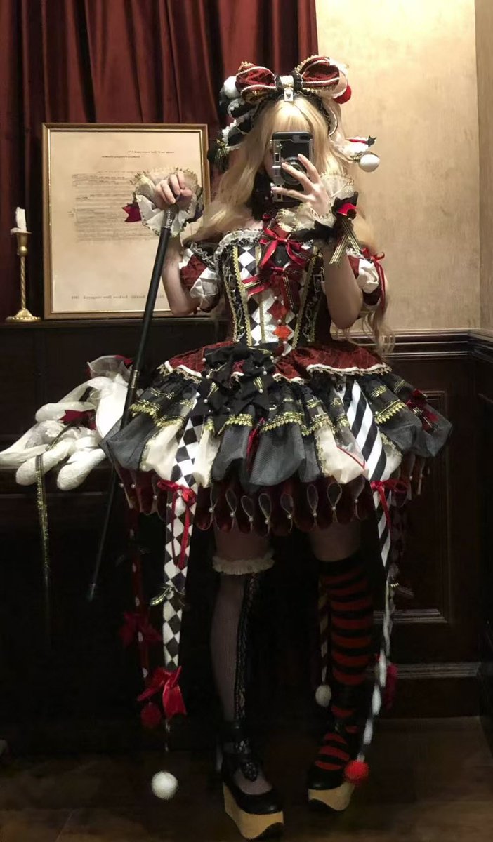 The Queen's Performance is About To Begin

◆ Dress Set >>> lolitawardrobe.com/mieye-magic-ci…