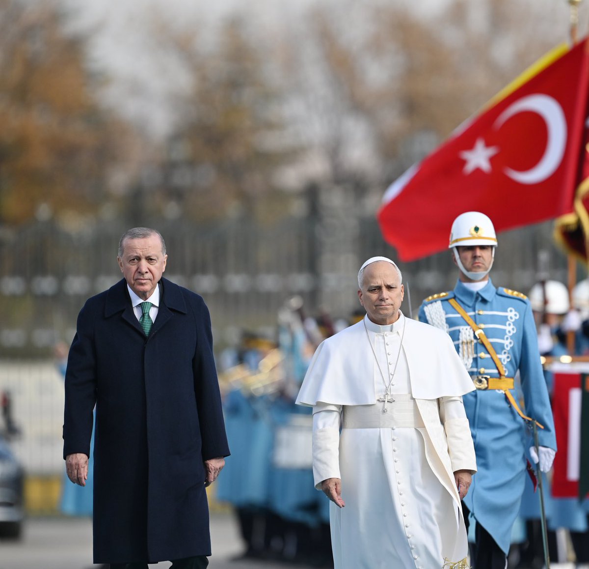 solcugazete60's tweet photo. AKP Ordu Milletvekili İbrahim Ufuk Kaynak: 

“Papa, Erdoğan’a yalvarmaya geldi. Desteğini istiyor.

Dünyaya barış getirebilecek tek liderin Erdoğan olduğunu gördü.” https://t.co/tjJYhjz5QL