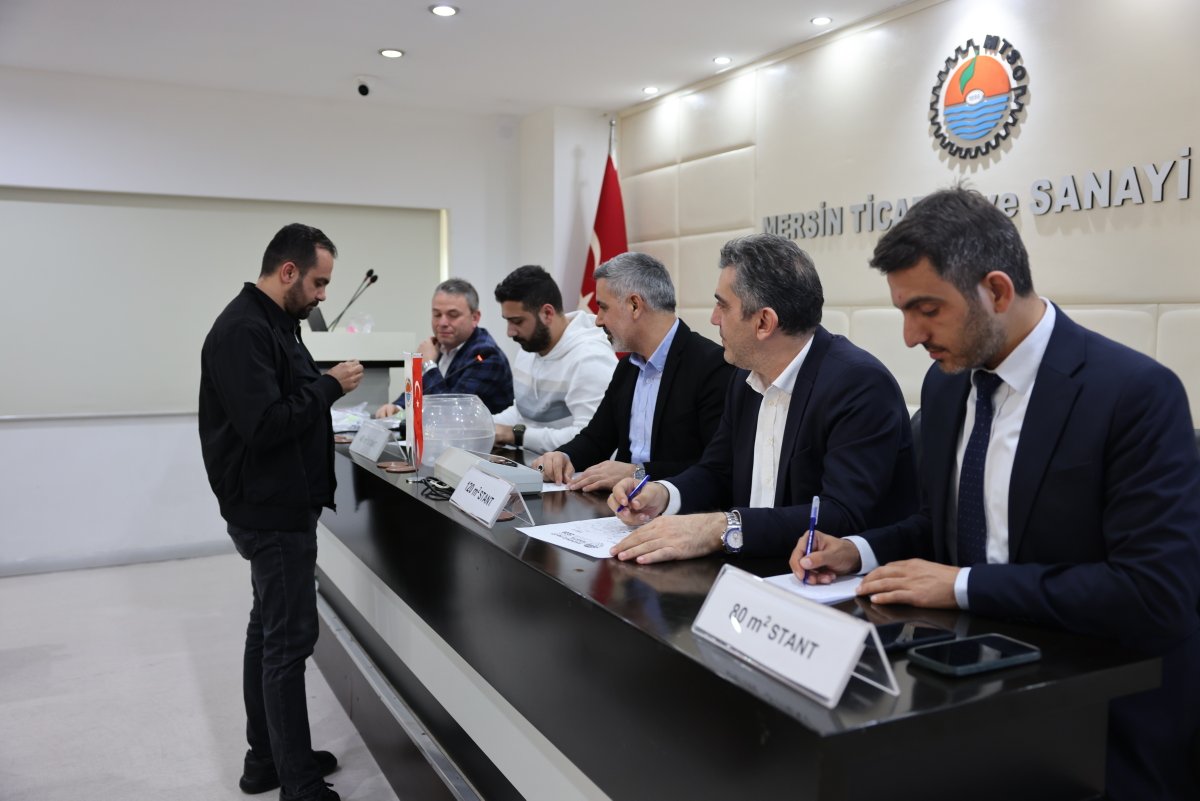 “Çakır’dan Tekstil Sektörüne Çağrı: Kendi Gücümüzle Dünya Pazarına Açılabiliriz”

Mersin’de tekstil sektörü tek hedefe odaklandı; gücünü uluslararası arenaya taşımak. Sektörün gelişimine katkı sunmak ve yeni pazarlara ulaşmak amacıyla harekete geçen sektör temsilcileri, 38 No’lu