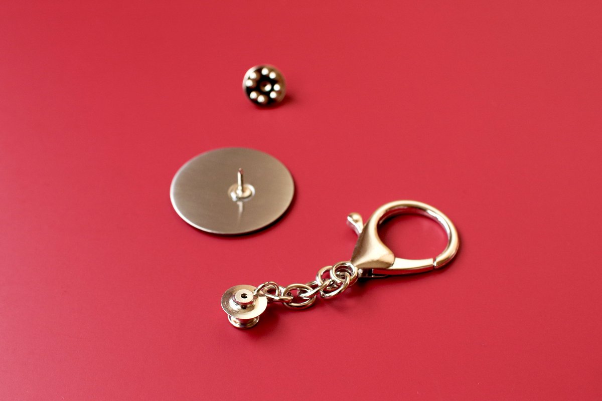 s travelers UMS特典ピンバッジのキャッチを替えてキーホルダーにしま