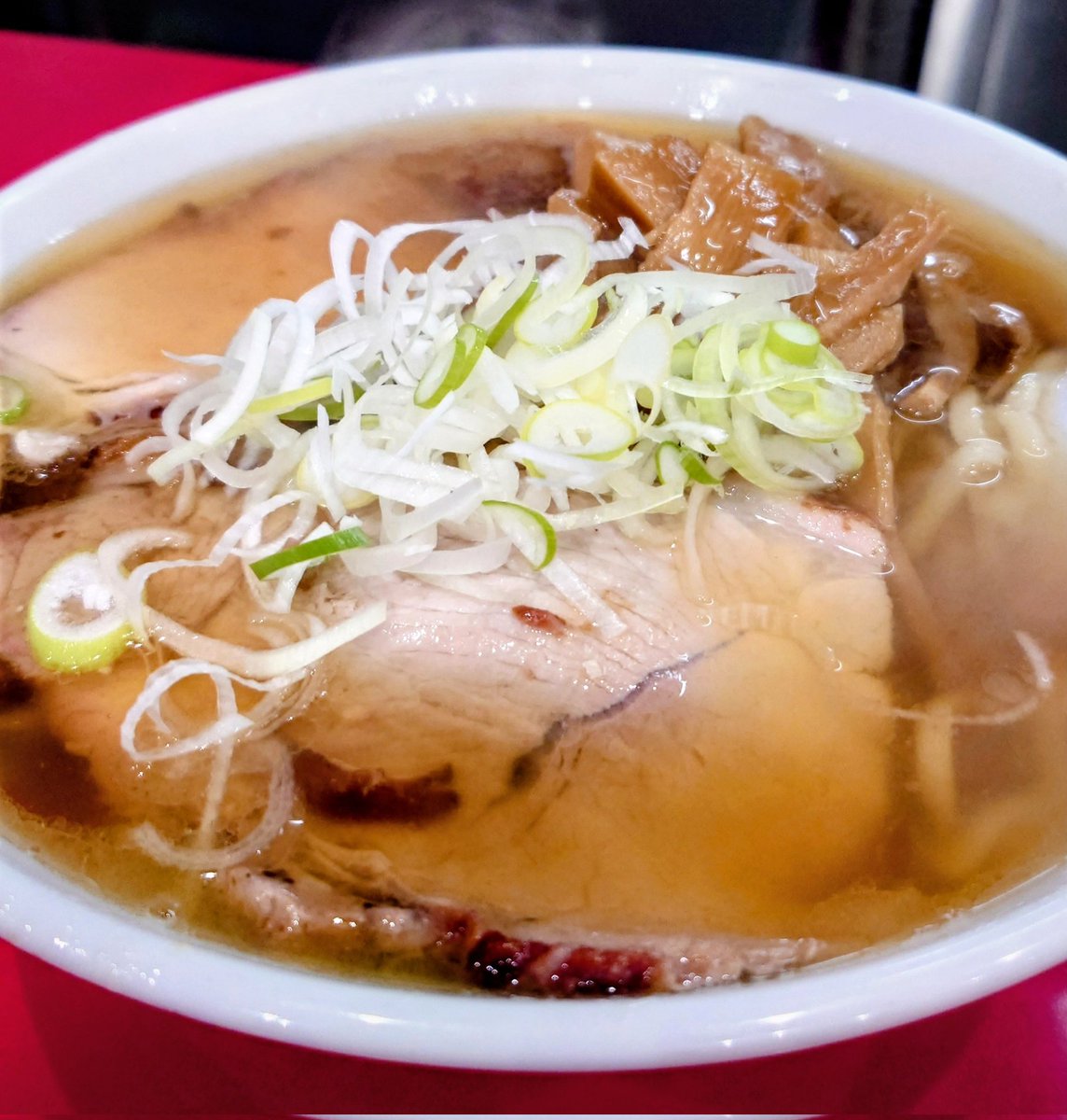 masa_207's tweet photo. 一品香駒生店@宇都宮

チャーシュー麺メンマTP
お値段相応な食べ応えあるサイズ感
丼ぶりからしてデカかった！
客も絶えずの繁盛店。 https://t.co/6cs92P63Rn