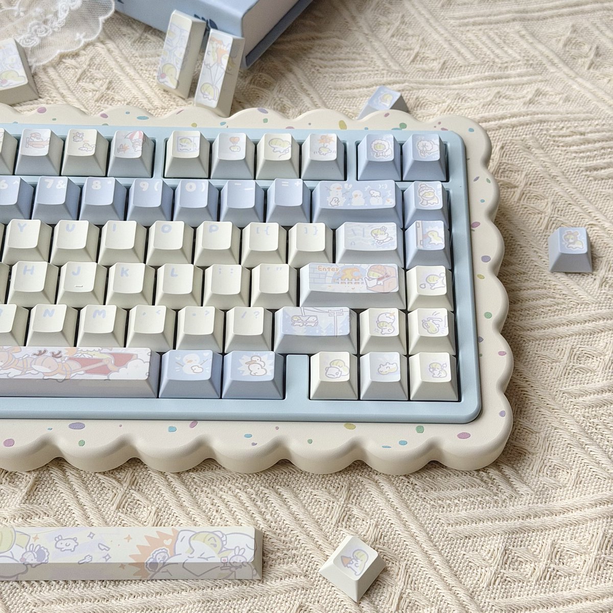 Clara557332's tweet photo. Winter and Nessie are here. Winter-themed Nessie keycaps are now available.
Five-sided dye-sublimated PBT keycaps
Original height. 143 keycaps. Includes additional keys.#Nessie #APEX #ApexLegends #Keycaps https://t.co/PbUlnSlcbt