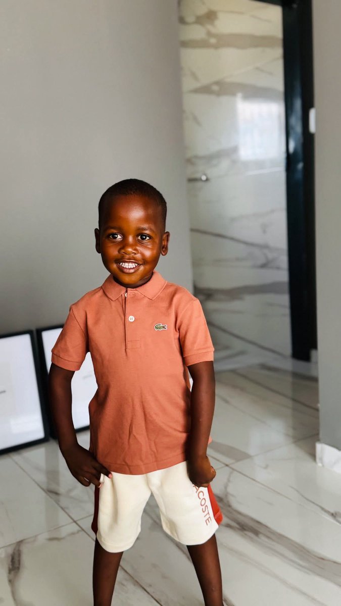 Nephew woke up had a bath and rocked christmas clothes 😭My sister cant breathe😭