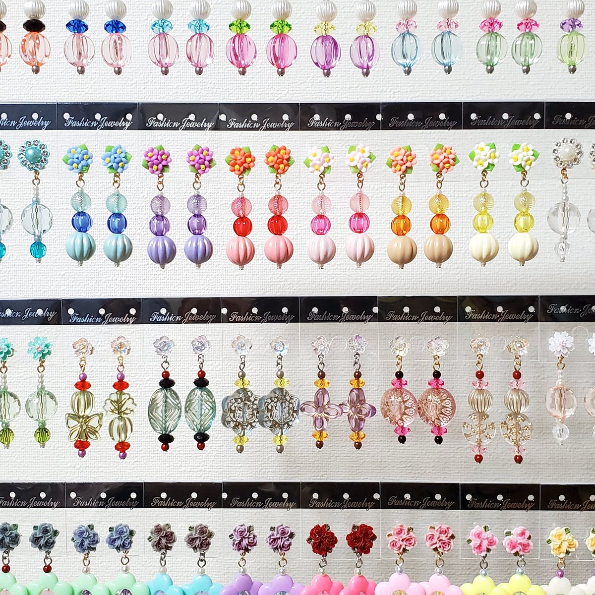 🌳🌳🏯🌳👒☀️🌳🌳

推し色レトロ♡
ピアス・イヤリング、
新作揃いました！

ビーズアクセサリーは
イベント限定作品です🌿

🌳🌳👒☀️🌳🏯🌳🌳

#毛糸のぽかぽか雪花の舞う惑星 #ビタミン応援団 #日々を楽しく彩る仲間たち #大阪