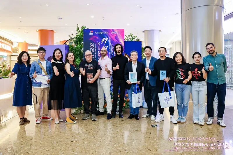 Scififoundation's tweet photo. China-Italy Art Masters Exchange Series launched, themed "Sci-Fi &amp; Imagination." Hugo Award winner Zhao Enzhe &amp; 3x Urania Award winner Francesco Verso, live drawing, and a philosophical dialogue on the fusion of tech and human values. Exhibition runs until Dec 6th! #SciFi https://t.co/l1VmJzBPqX