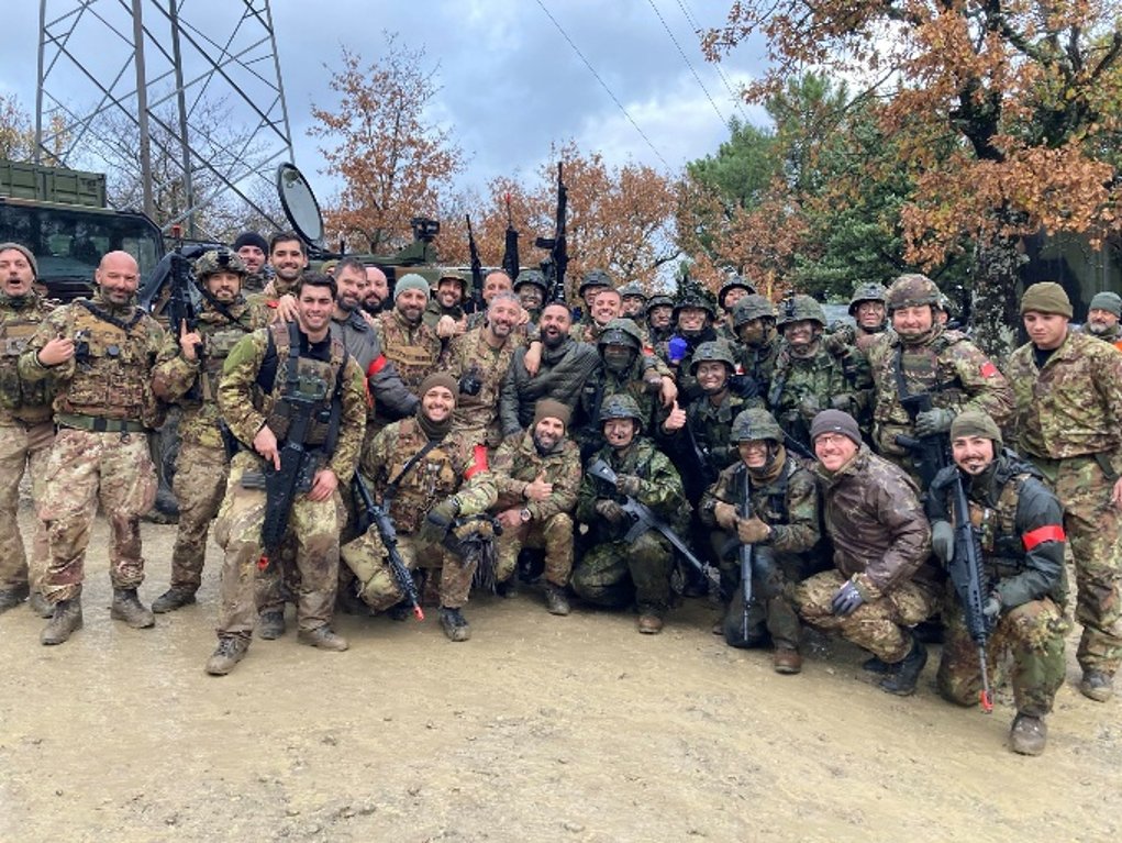 jgsdf_1stAbnB's tweet image. 【伊国における多国間空挺演習⑥】
#第１空挺団 は、伊国における多国間空挺演習（マングスタ２５）終盤の総合訓練に参加しました。多国間共同での自由降下及び空挺降下に引き続く地上作戦を一連の状況下で演練し、伊陸軍を始めとする８か国との連携強化を図りました。
#Italy @173rdAbnBde