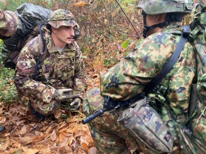 jgsdf_1stAbnB's tweet image. 【伊国における多国間空挺演習⑥】
#第１空挺団 は、伊国における多国間空挺演習（マングスタ２５）終盤の総合訓練に参加しました。多国間共同での自由降下及び空挺降下に引き続く地上作戦を一連の状況下で演練し、伊陸軍を始めとする８か国との連携強化を図りました。
#Italy @173rdAbnBde