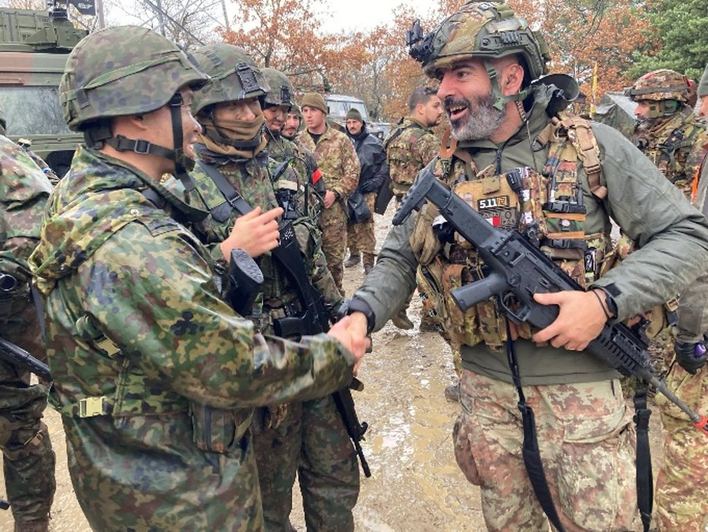 jgsdf_1stAbnB's tweet image. 【伊国における多国間空挺演習⑥】
#第１空挺団 は、伊国における多国間空挺演習（マングスタ２５）終盤の総合訓練に参加しました。多国間共同での自由降下及び空挺降下に引き続く地上作戦を一連の状況下で演練し、伊陸軍を始めとする８か国との連携強化を図りました。
#Italy @173rdAbnBde