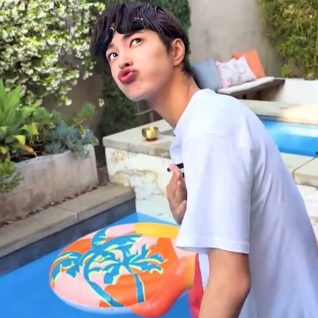 hoonbbei's tweet image. I don't see a difference, pouty keonho since 👶