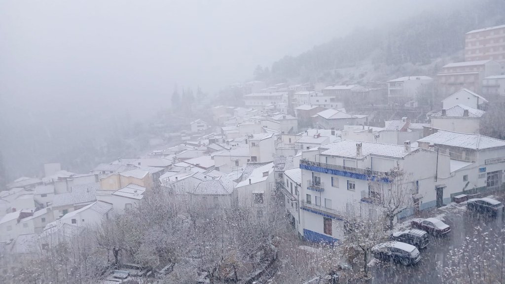 MeteoHellin's tweet photo. 📸❄️Postales blancas desde Paterna del Madera (1,2 y 3) y Robledo (4) en los primeros compases de este miércoles 3 de diciembre. #Albacete #meteoAB #Nieve

© Octavio Torres / Emiliano Navarro https://t.co/vZ3DJGFw6n