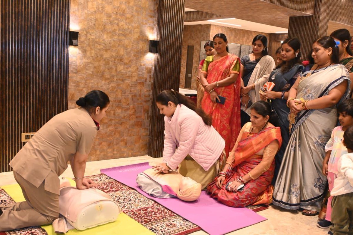 easterncomd's tweet image. Under the aegis of #EasternCommand, a health awareness session on #HPV vaccination, #MenstrualCup hygiene &amp;amp; #CPR was held at #VijayDurg, #Kolkata by Command Hospital. The programme promoted preventive care, informed health choices &amp;amp; essential life-saving skills. A heart-health…