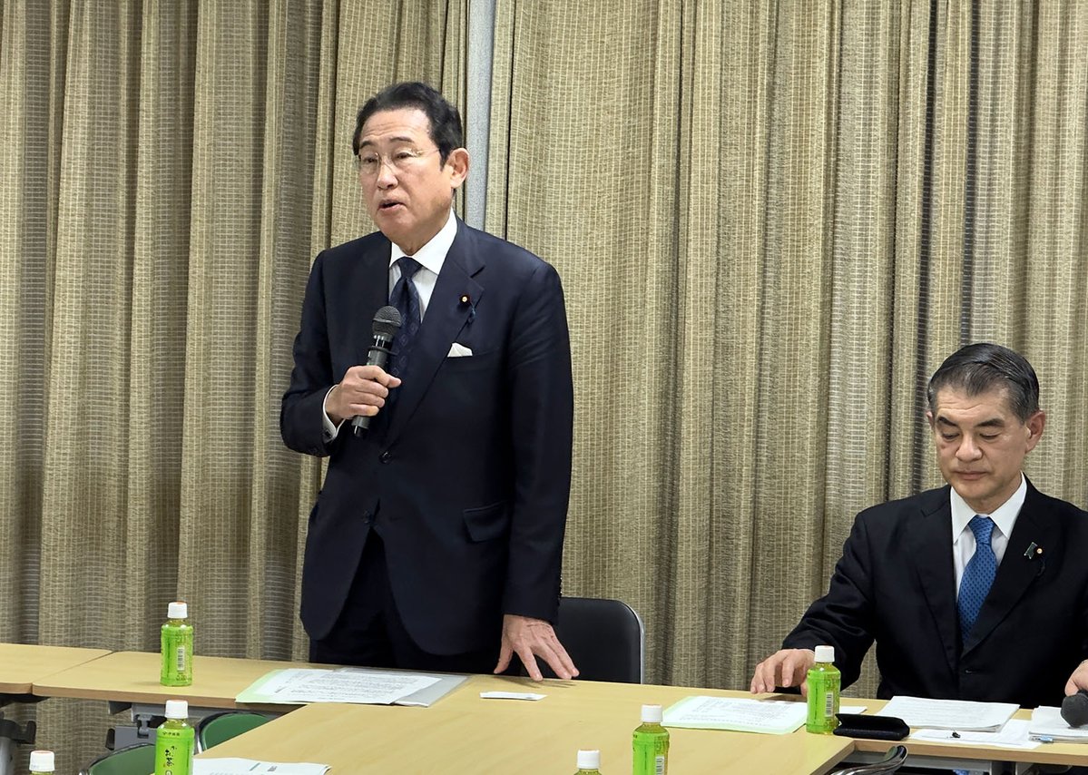 kishida230's tweet image. 会長を務めている土地家屋調査士制度改革推進議員連盟を開催しました。
土地家屋調査士の皆さんには、いま特に問題になっている所有者不明土地問題、また能登での土地境界確認等の復興の不可欠な作業など、様々な課題に尽力頂いています。
本日伺ったご要望を反映させるべく努力して参ります。