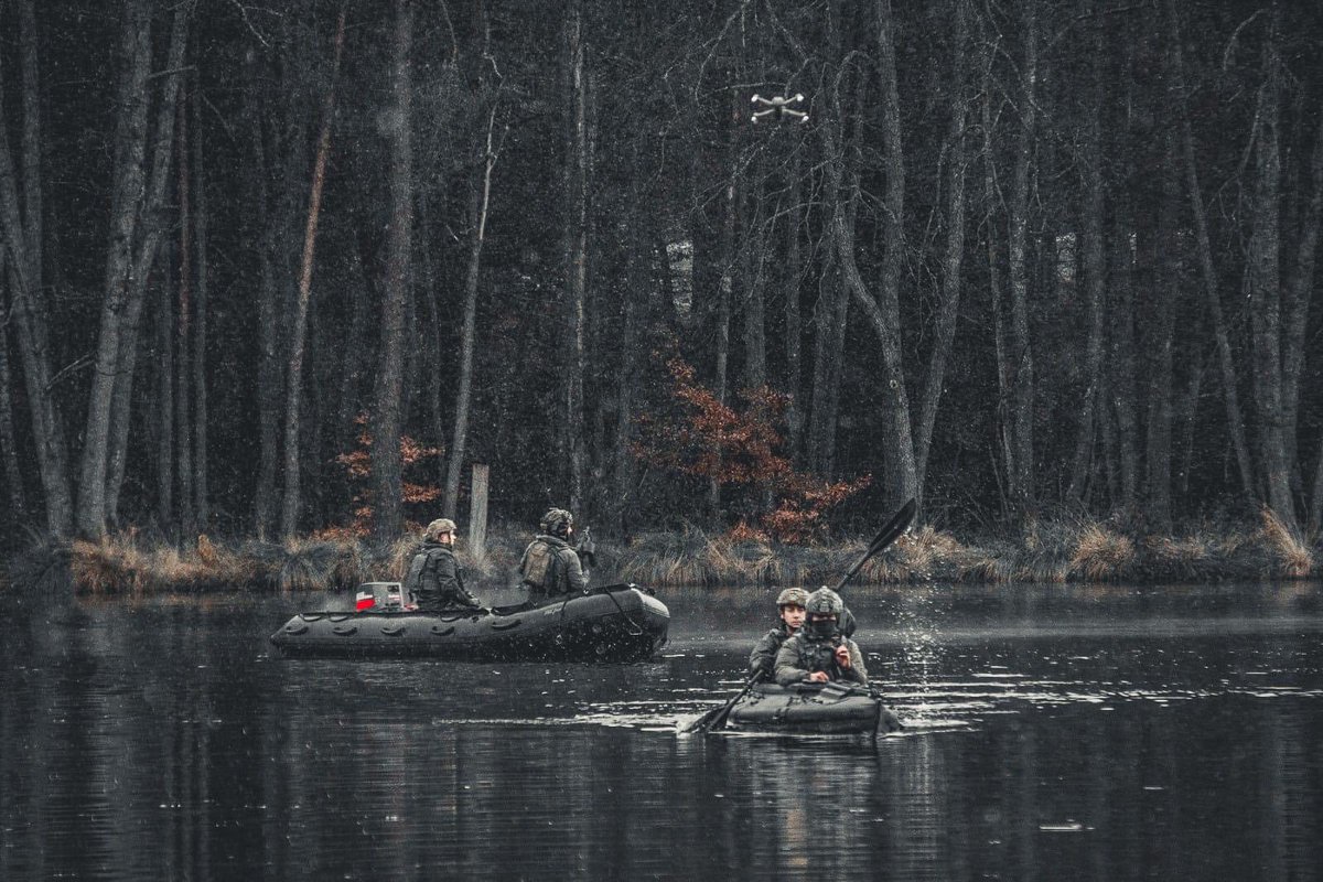 CDC1REG's tweet image. 1/4 🌊  RIVER SHADOWS 25 Entraînement intensif pour les #plongeurs de combat du #génie.

🎯 la capacité plongée en contexte de Haute Intensité.

Organisé par le 1er REG et appuyé par la BGEN, l’exercice renforce 
l’interopérabilité et le partage de savoir-faire entre alliés.