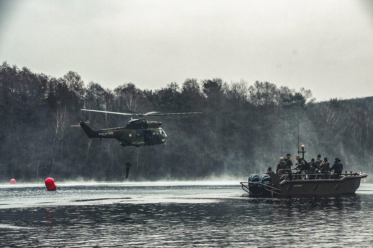 CDC1REG's tweet image. 1/4 🌊  RIVER SHADOWS 25 Entraînement intensif pour les #plongeurs de combat du #génie.

🎯 la capacité plongée en contexte de Haute Intensité.

Organisé par le 1er REG et appuyé par la BGEN, l’exercice renforce 
l’interopérabilité et le partage de savoir-faire entre alliés.