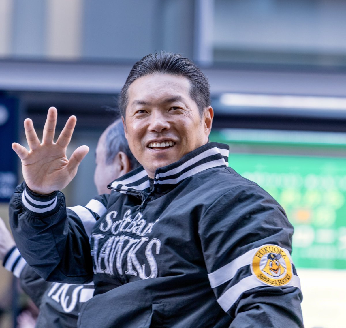 tentere2004's tweet photo. 251124 ホークス優勝祝賀パレード

#sbhawks #小久保裕紀 監督 #城島健司 CBO https://t.co/vj3rOndtLg